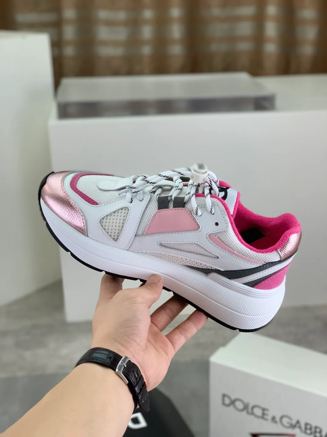 Men's men's shoes 💰P580💰[New model] Couple 🧑‍🤝‍🧑 style Top original order quality Synchronized with "DOLCE&GABBANA [Dolce & Gabbana] ~ High quality." Effect Low-top casual DG men's shoes, loved by many celebrities, using high-end imported top-layer calfskin splicing design + cowhide feet, simple and elegant, perfectly interpreting the latest inspiration of shoes, integrating classics and fashion. Luxurious dreams, dominating fashion Suitable for drivers, light and comfortable to drive, light and breathable for outdoor travel, high-end quality, trustworthy, 6️⃣colors🉑️ to choose from! Code number: 35-46